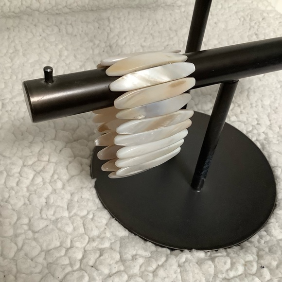 Vintage Shell Stretch Bracelet - Reversable - Picture 4 of 9